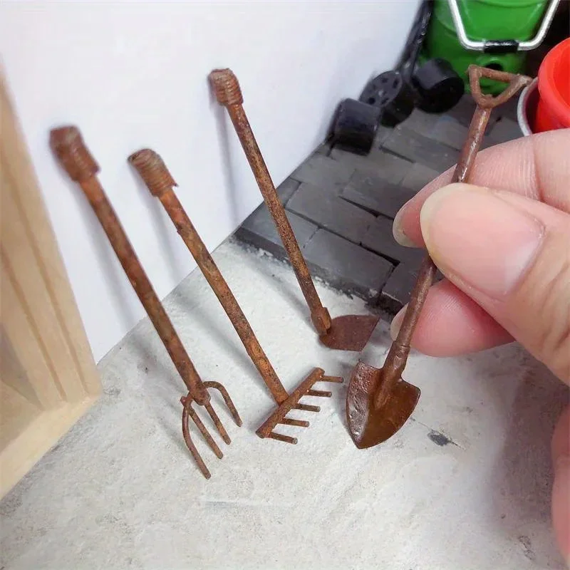 Resin Art Tree - 4Pcs/Pack Miniature Garden Tools Ornaments Rusty