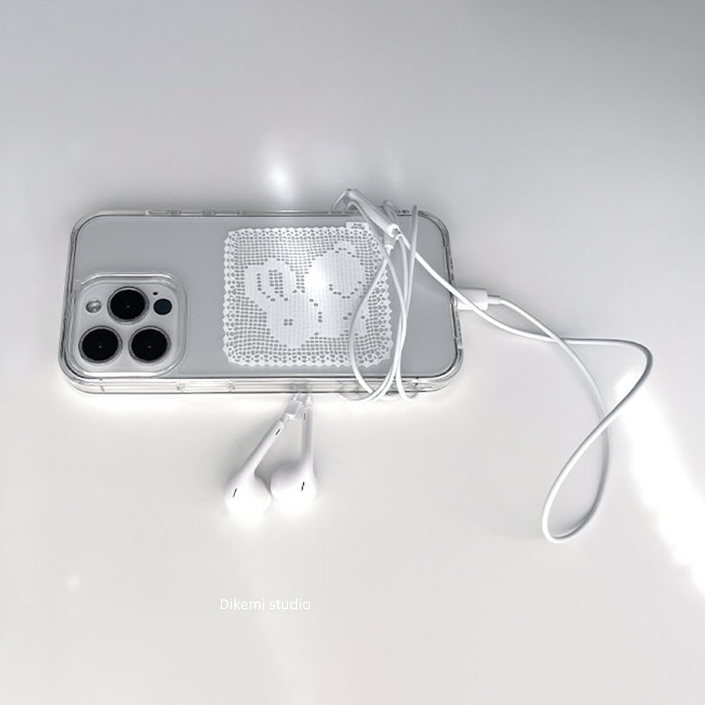 Korean Ins White Lace Pattern  - огляд і ціна Resin Art Phone Case